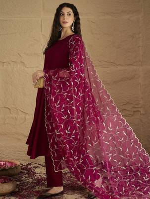 Women Solid Kurta with Trousers & Dupatta 4