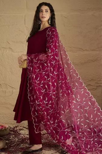 Women Solid Kurta with Trousers & Dupatta