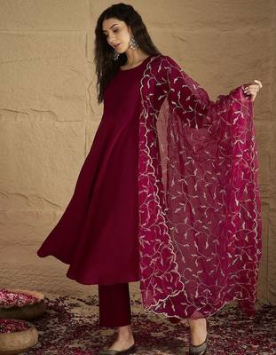 Women Solid Kurta with Trousers & Dupatta 6
