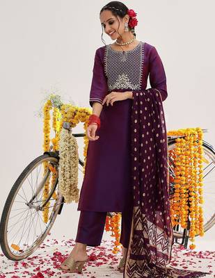 Floral Yoke Design Thread Work Kurta With Trousers & Dupatta 7