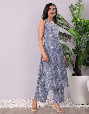 Paisley Printed V-Neck Sleeveless Pure Cotton Kurta With Palazzos 5