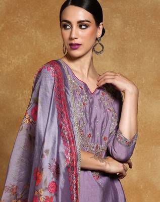Women Floral Embroidered Regular Kurta with Trousers & With Dupatta 2