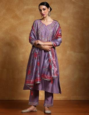 Women Floral Embroidered Regular Kurta with Trousers & With Dupatta 1