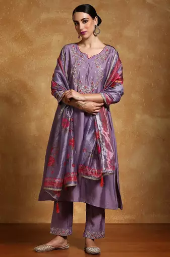 Women Floral Embroidered Regular Kurta with Trousers & With Dupatta