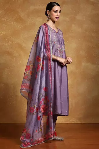 Women Floral Embroidered Regular Kurta with Trousers & With Dupatta