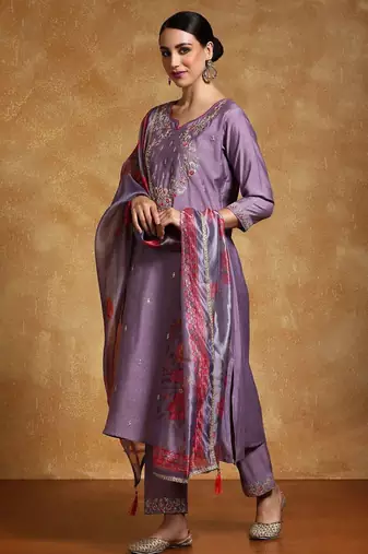 Women Floral Embroidered Regular Kurta with Trousers & With Dupatta