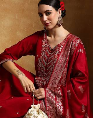 Women Floral Embroidered Regular Kurta with Trousers & With Dupatta 2