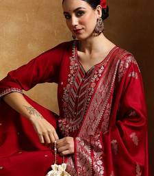 Women Floral Embroidered Regular Kurta with Trousers & With Dupatta