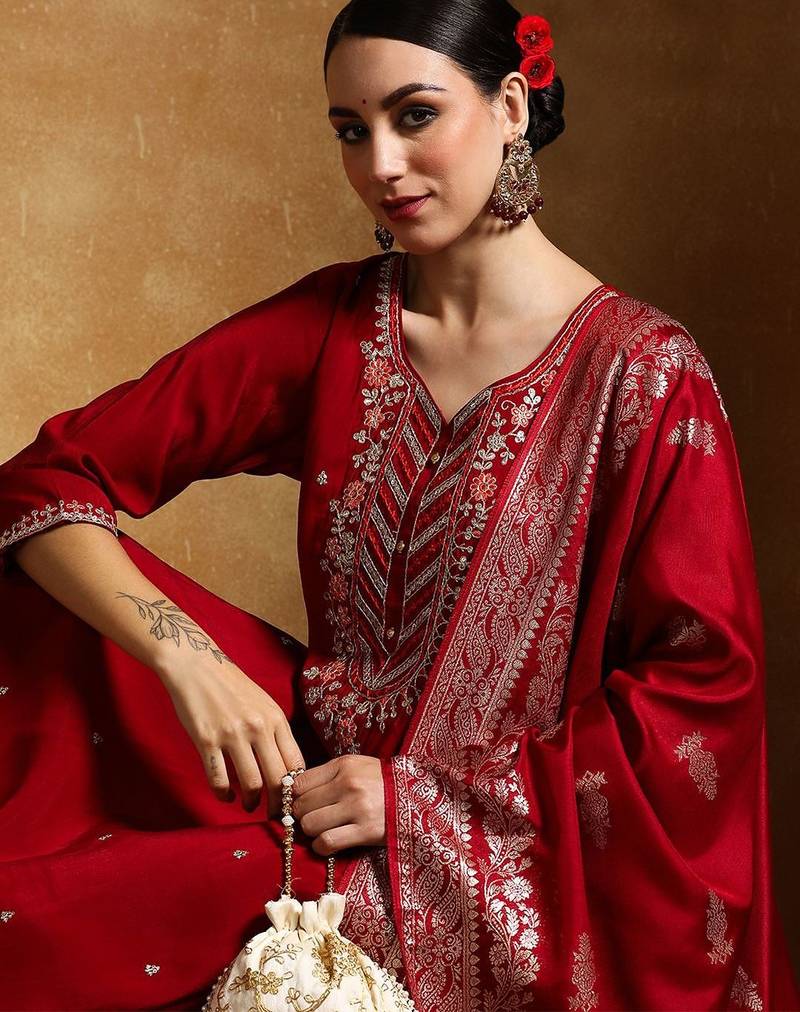 Women Floral Embroidered Regular Kurta with Trousers & With Dupatta