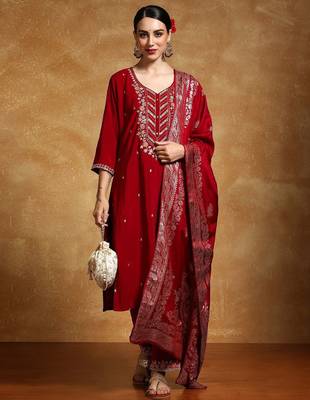 Women Floral Embroidered Regular Kurta with Trousers & With Dupatta 1
