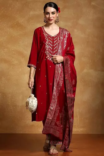 Women Floral Embroidered Regular Kurta with Trousers & With Dupatta