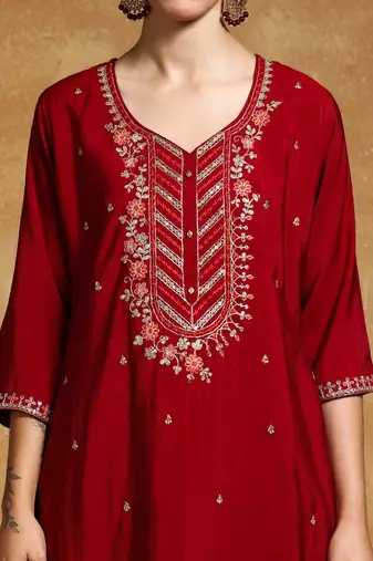 Women Floral Embroidered Regular Kurta with Trousers & With Dupatta