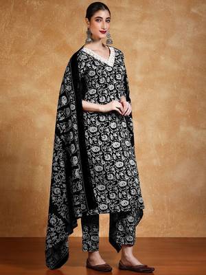 Women Floral Printed Kurta with Trousers & Dupatta 3