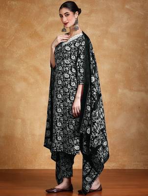 Women Floral Printed Kurta with Trousers & Dupatta 4