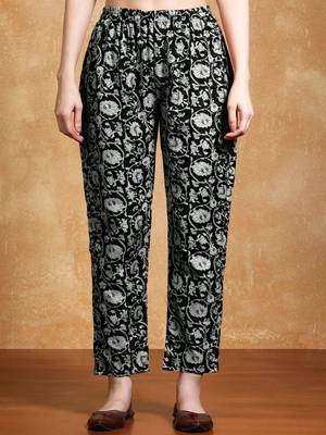 Women Floral Printed Kurta with Trousers & Dupatta 6