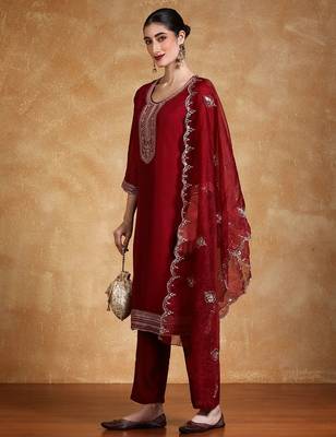 Yoke Design Zari Round Neck Straight Kurta With Trousers & Dupatta 5
