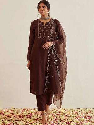 Yoke Design Zari Round Neck Straight Kurta With Trousers & Dupatta 1