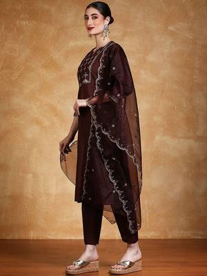Yoke Design Zari Round Neck Straight Kurta With Trousers & Dupatta 4