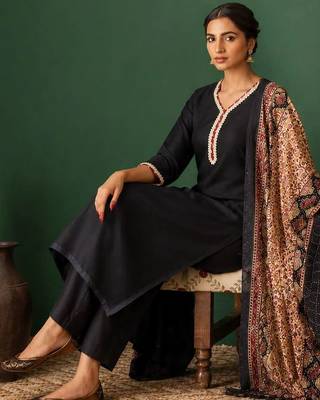 Women Solid Kurta with Trousers & Dupatta 1