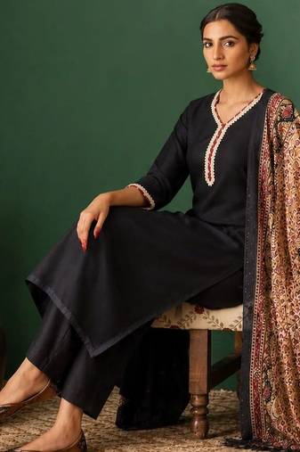 Women Solid Kurta with Trousers & Dupatta