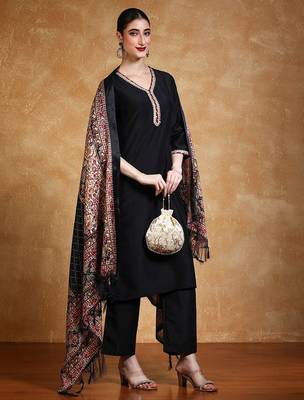 Women Solid Kurta with Trousers & Dupatta 4