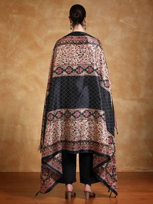 Women Solid Kurta with Trousers & Dupatta 6