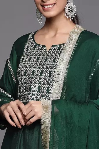 Women Geometric Embroidered Kurta with Trousers & Dupatta