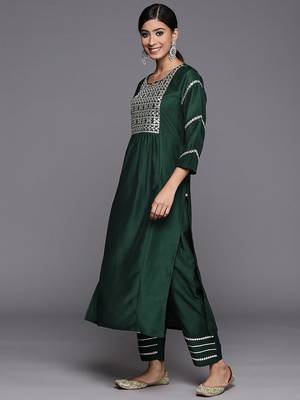 Women Geometric Embroidered Kurta with Trousers & Dupatta 5