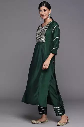 Women Geometric Embroidered Kurta with Trousers & Dupatta