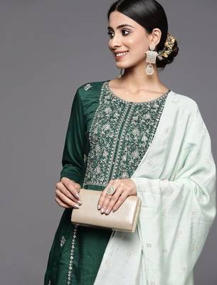 Women Floral Embroidered Gotta Patti Pure Cotton Kurta with Trousers & Dupatta 2