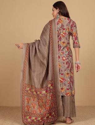 Women Floral Printed Regular Kurta with Trousers & With Dupatta 6
