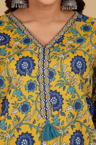 Women Floral Embroidered Regular Kurta with Trousers & With Dupatta