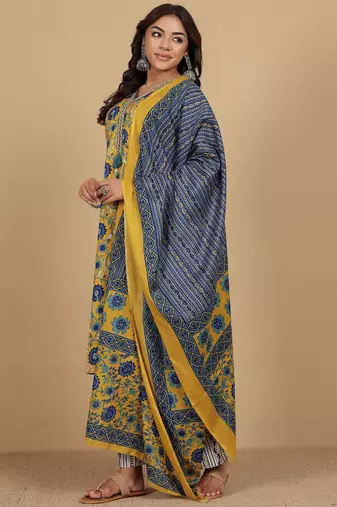Women Floral Embroidered Regular Kurta with Trousers & With Dupatta