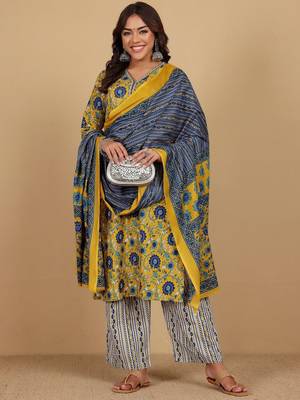 Women Floral Embroidered Regular Kurta with Trousers & With Dupatta 7
