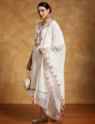 Women Floral Embroidered Regular Kurta with Dhoti Pants & With Dupatta 4