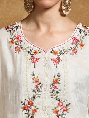 Women Floral Embroidered Regular Kurta with Dhoti Pants & With Dupatta 7