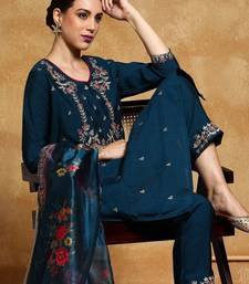 Women Floral Embroidered Regular Kurta with Trousers & With Dupatta