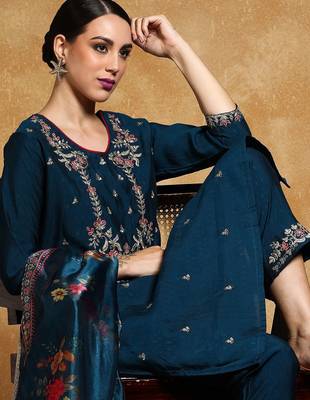 Women Floral Embroidered Regular Kurta with Trousers & With Dupatta 3