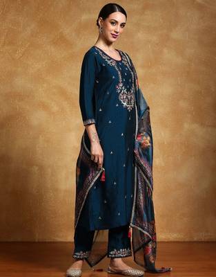 Women Floral Embroidered Regular Kurta with Trousers & With Dupatta 4