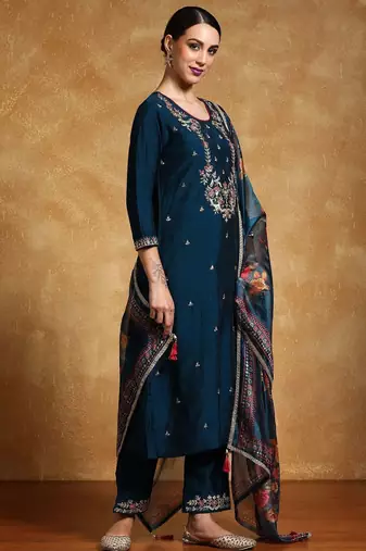 Women Floral Embroidered Regular Kurta with Trousers & With Dupatta