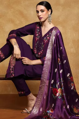 Women Floral Embroidered Regular Thread Work Kurta with Trousers & With Dupatta