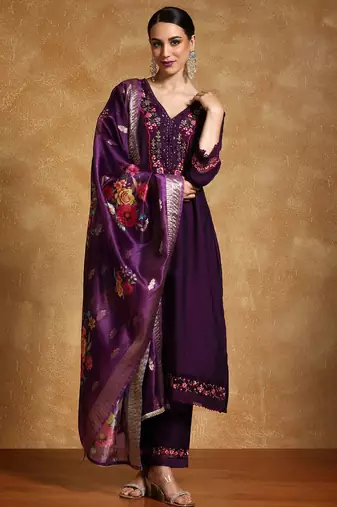 Women Floral Embroidered Regular Thread Work Kurta with Trousers & With Dupatta