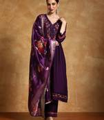 Women Floral Embroidered Regular Thread Work Kurta with Trousers & With Dupatta