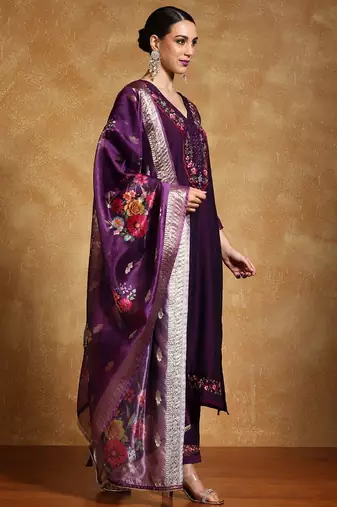Women Floral Embroidered Regular Thread Work Kurta with Trousers & With Dupatta