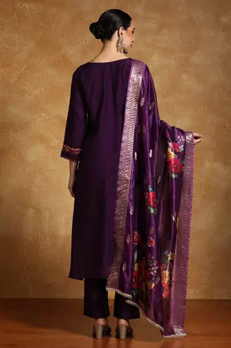 Women Floral Embroidered Regular Thread Work Kurta with Trousers & With Dupatta