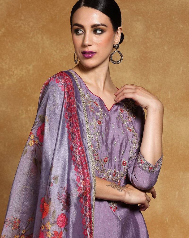 Women Floral Embroidered Regular Kurta with Trousers & With Dupatta