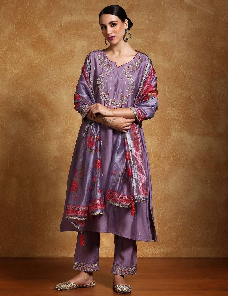 Women Floral Embroidered Regular Kurta with Trousers & With Dupatta