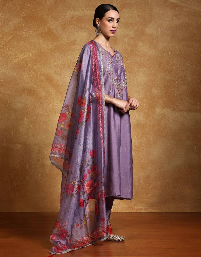 Women Floral Embroidered Regular Kurta with Trousers & With Dupatta