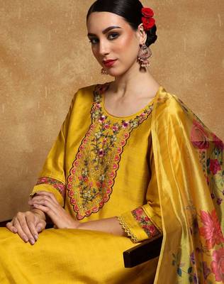Women Floral Embroidered Regular Thread Work Kurta with Trousers & With Dupatta 2