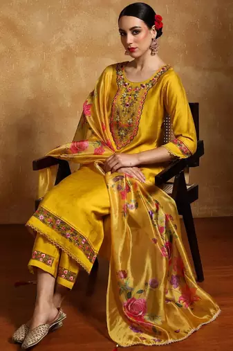 Women Floral Embroidered Regular Thread Work Kurta with Trousers & With Dupatta